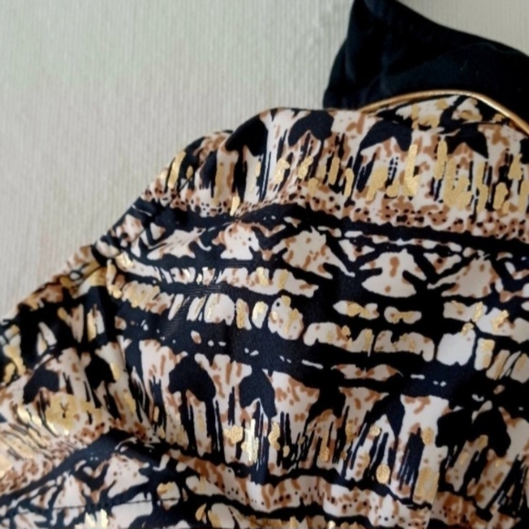 Venus Aztec Stripes Bikini Top, size 38D/40C - Picture 3 of 5